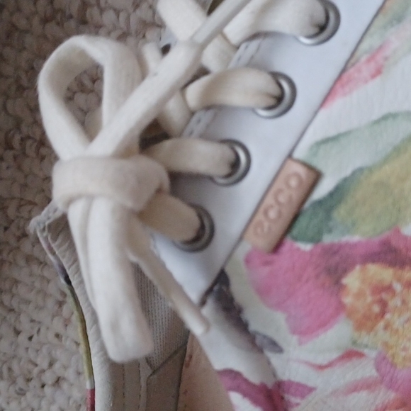 Ecco Soft Floral Leather lace up sneaker. Size 9 .pretty pink and cream floral. - Picture 3 of 11